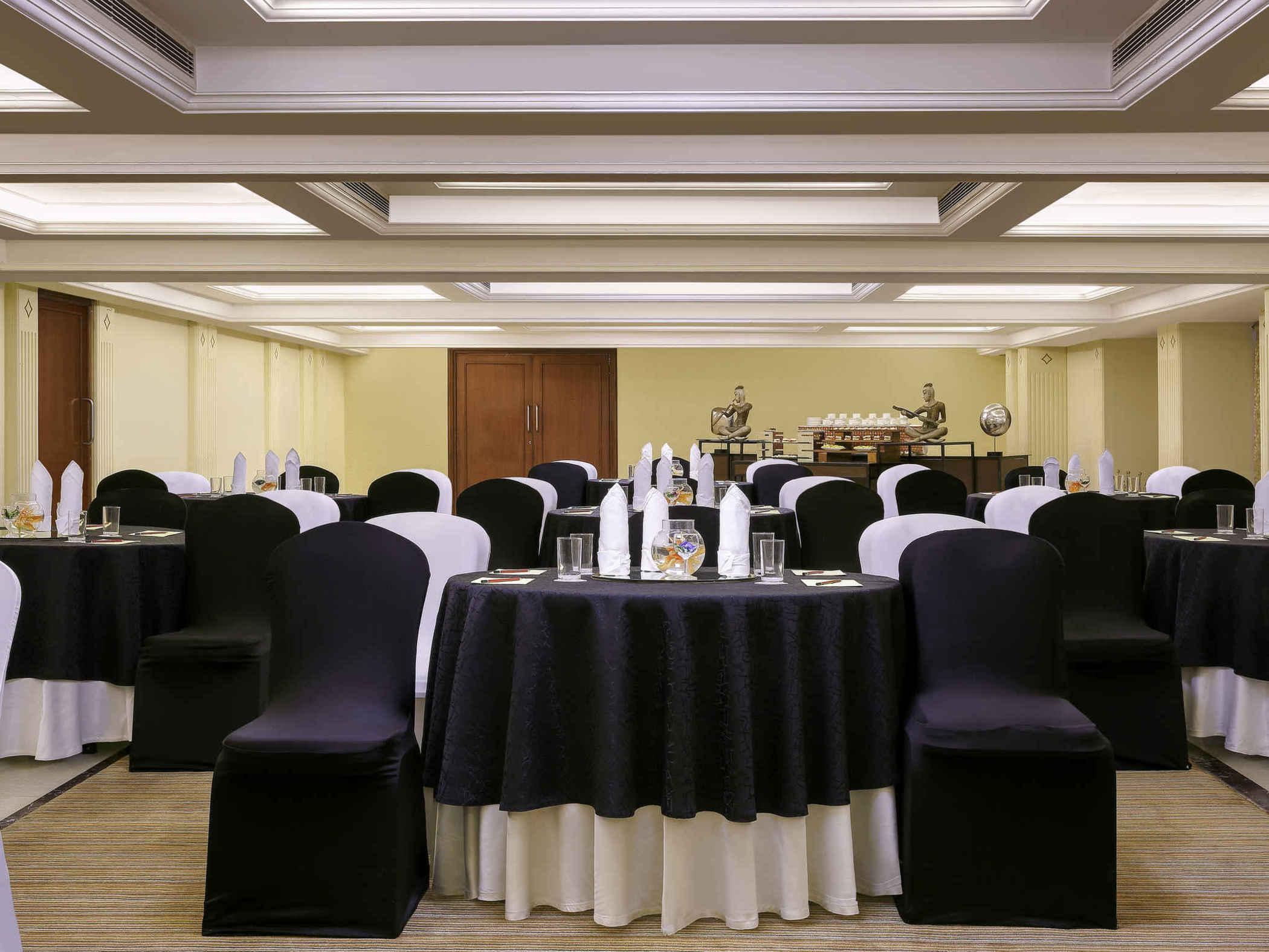 Grand Mercure Vadodara Surya Palace Exteriér fotografie