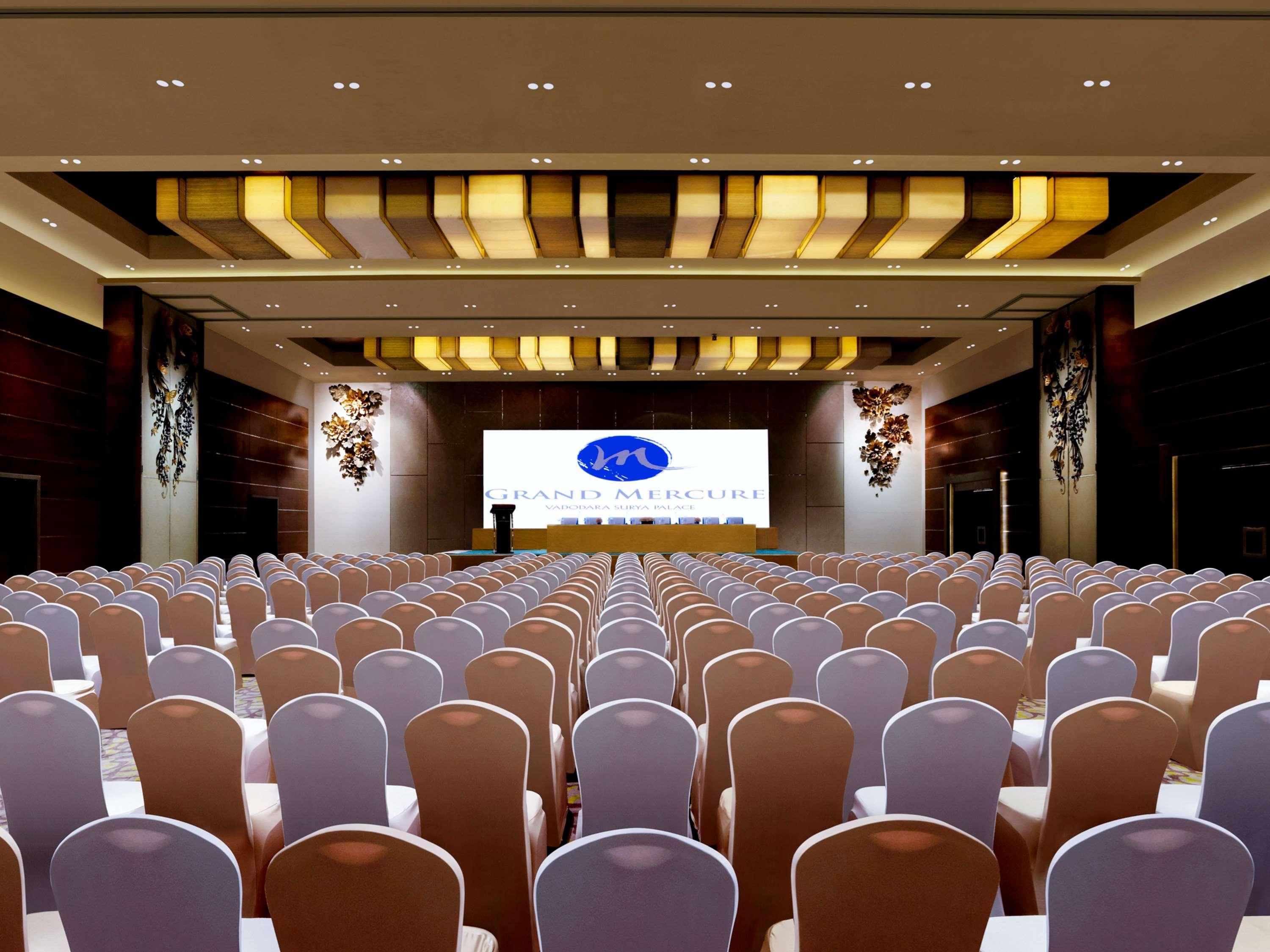 Grand Mercure Vadodara Surya Palace Exteriér fotografie