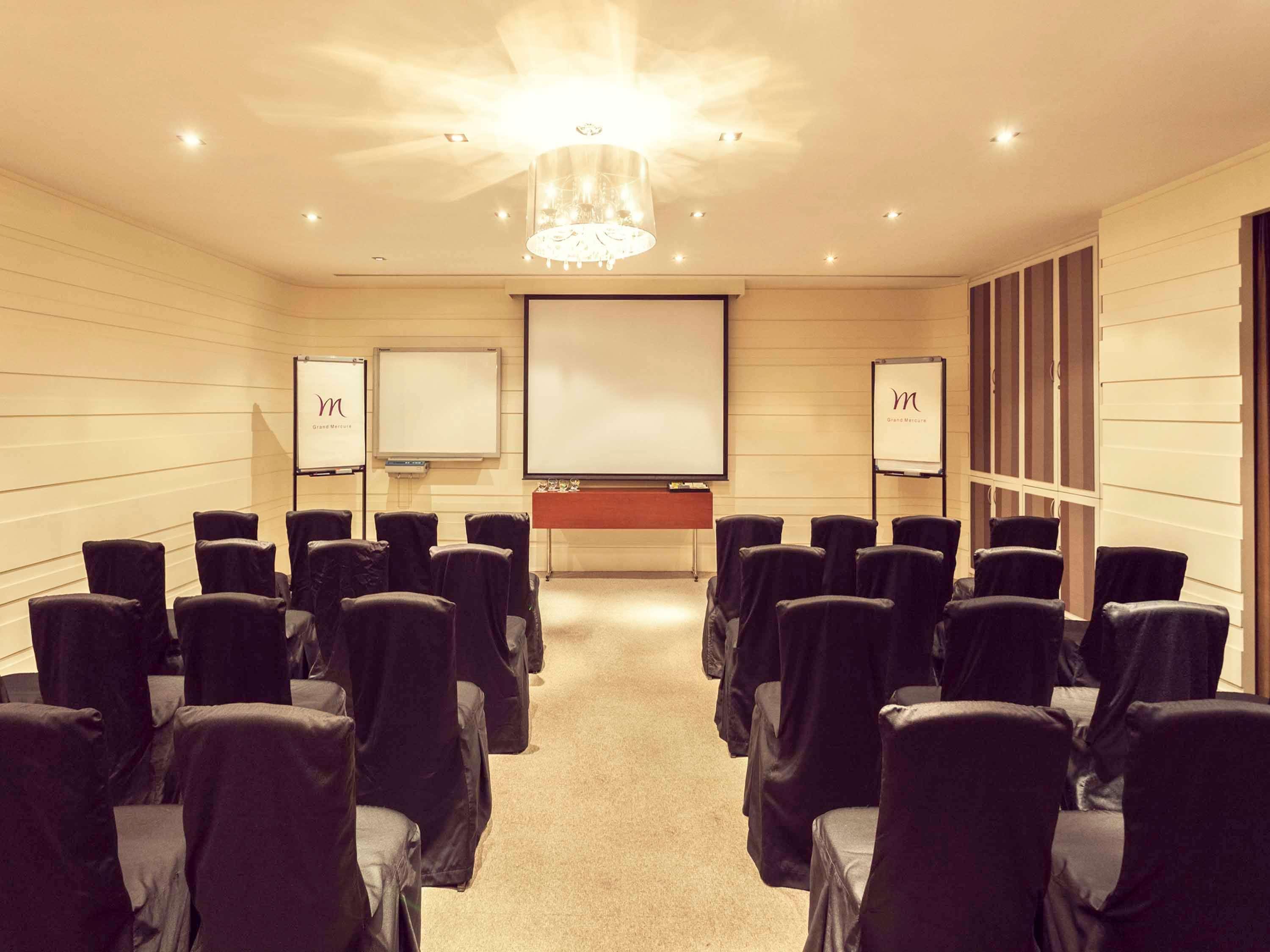Grand Mercure Vadodara Surya Palace Exteriér fotografie