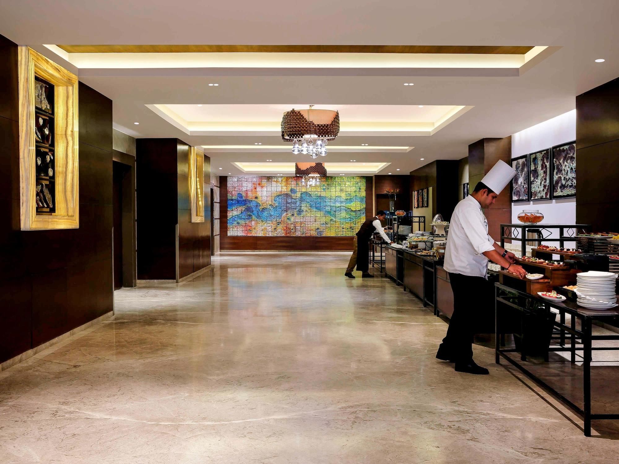 Grand Mercure Vadodara Surya Palace Exteriér fotografie